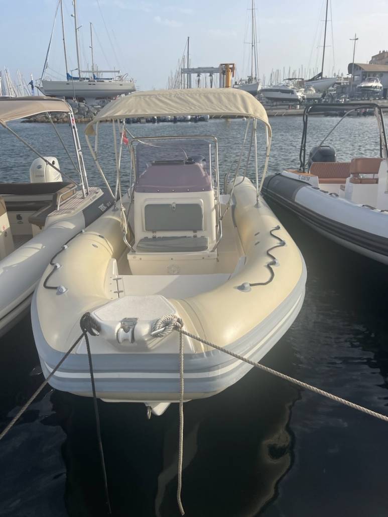 Location bateau semi-rigide CLUBMAN 23 