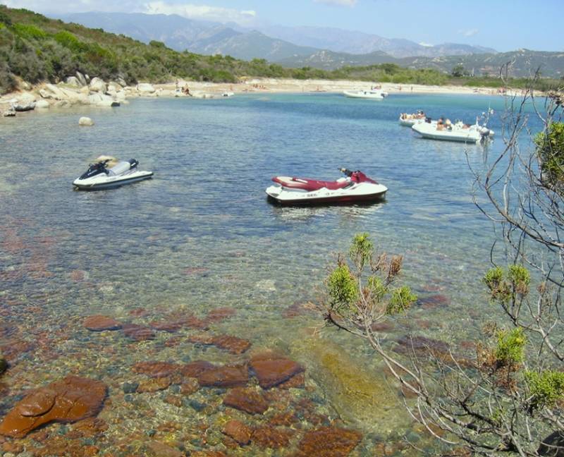 NAVIGUER AUTOUR DE HYERES