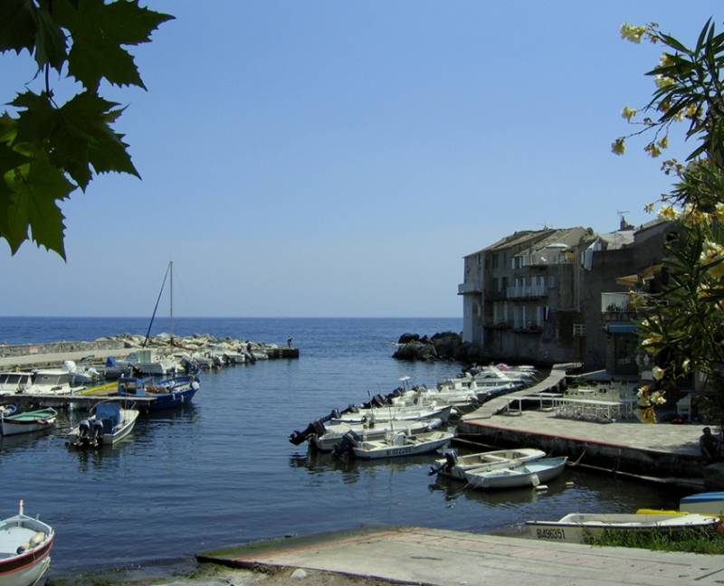 NAVIGUER AUTOUR DE HYERES