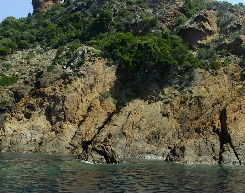 NAVIGUER AUTOUR DE HYERES