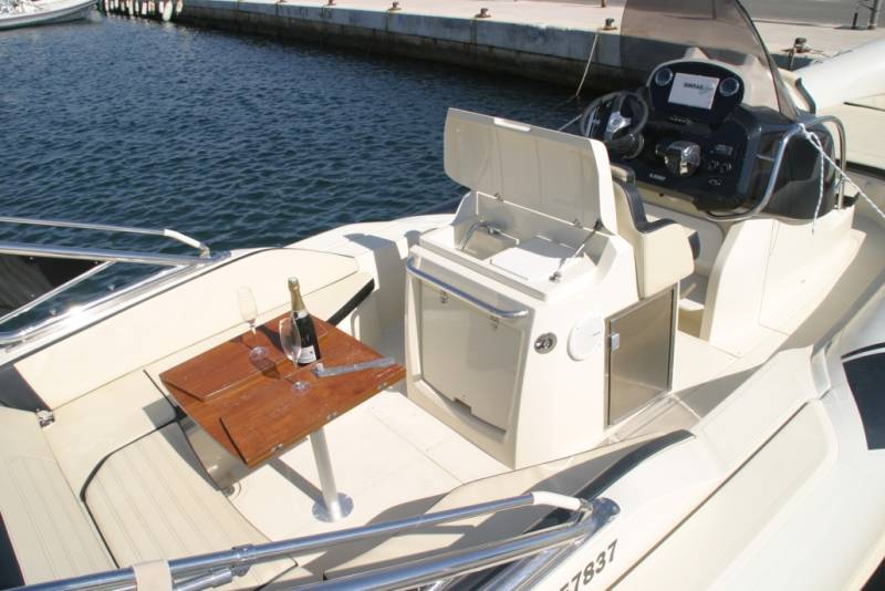 Semi rigide SACS SPORT S900 à louer dans le Var