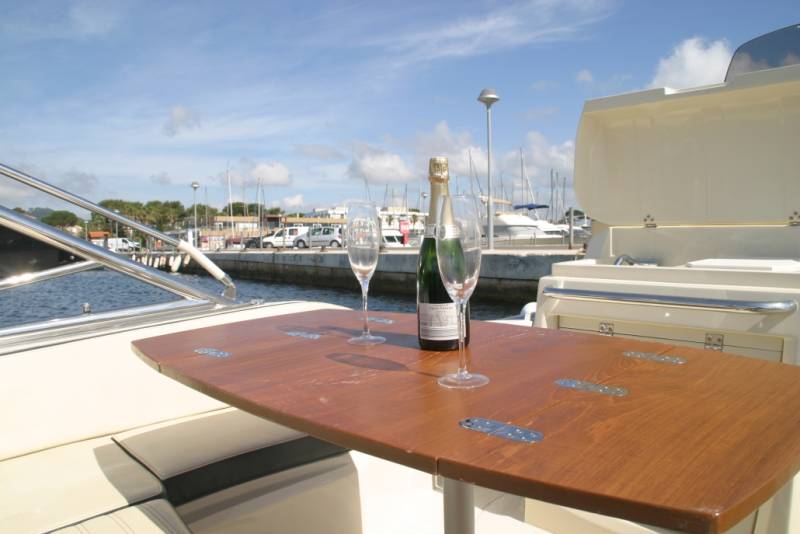 Semi rigide SACS SPORT S900 à louer dans le Var