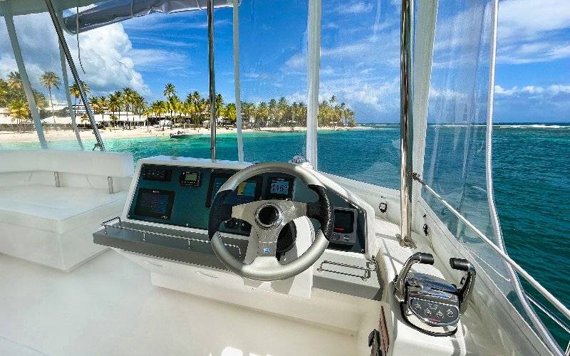 A louer catamaran à moteur Léopard 43 près de Giens