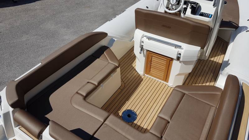 Location bateau semi-rigide CLUBMAN 24 