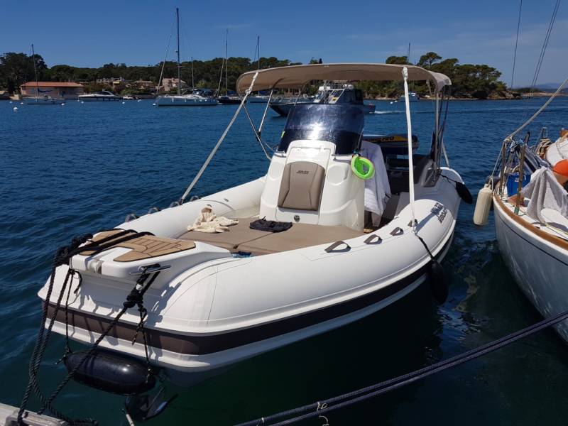 Location bateau semi-rigide CLUBMAN 24 