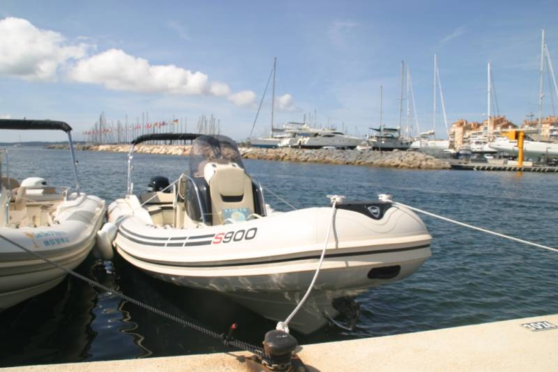 Semi rigide SACS SPORT S900 à louer dans le Var