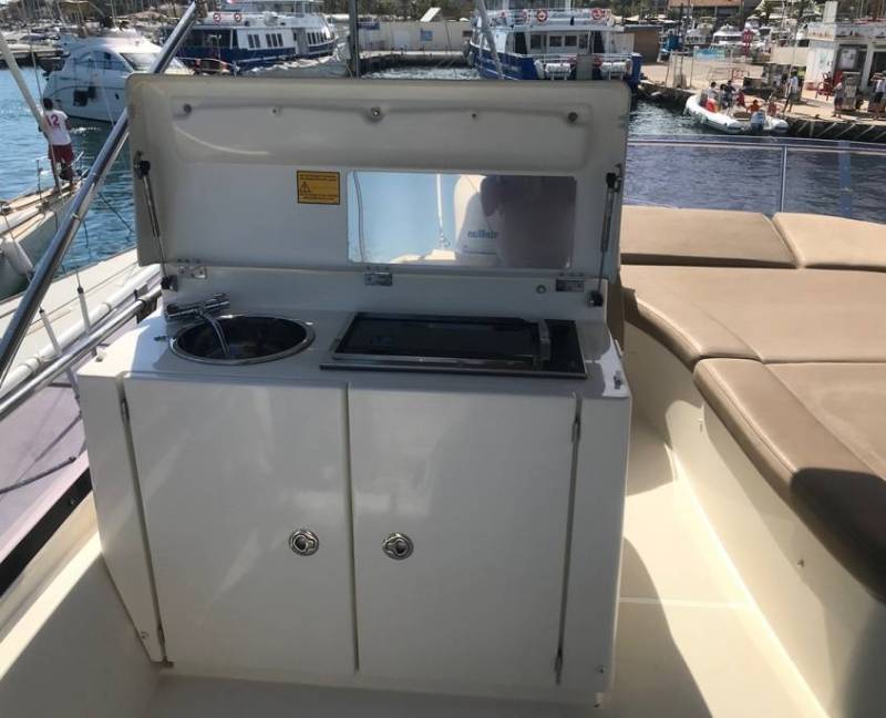 Location  à la journée avec skipper obligatoire inclus Prestige 500 Fly 