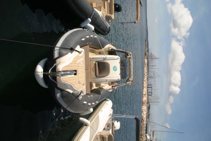 Location bateau semi-rigide STINGHER 27 GT 