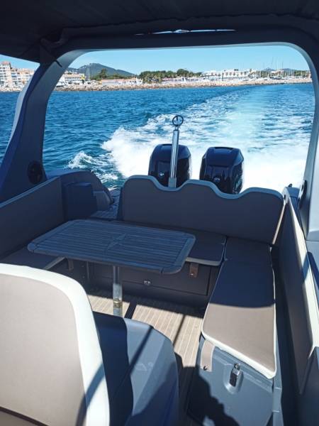 Location bateau semi-rigide STINGHER 32 GT 