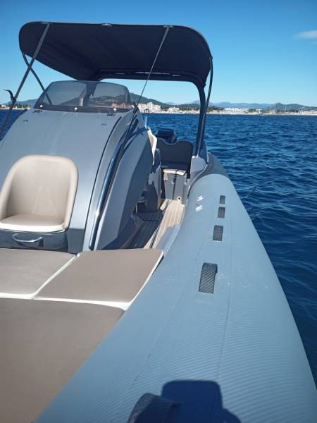 Location bateau semi-rigide STINGHER 32 GT 