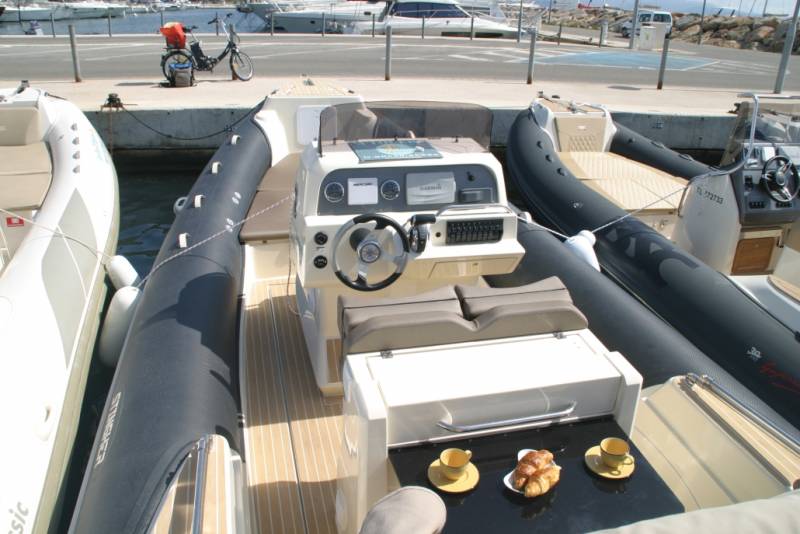 Location bateau semi-rigide STINGHER 27 GT 