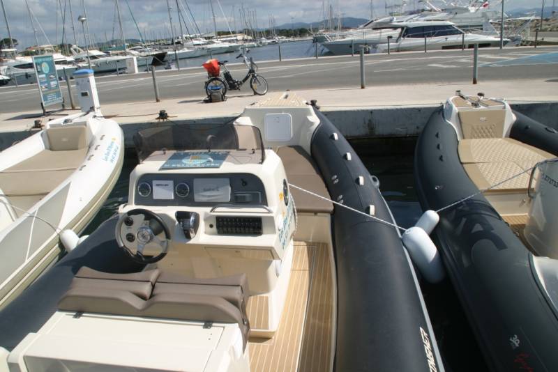 Location bateau semi-rigide STINGHER 27 GT 