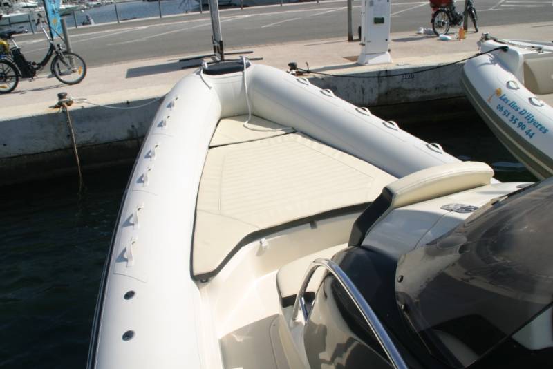 Semi rigide SACS SPORT S900 à louer dans le Var