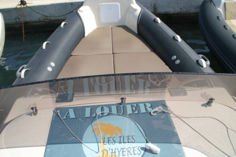 Location bateau semi-rigide STINGHER 27 GT 