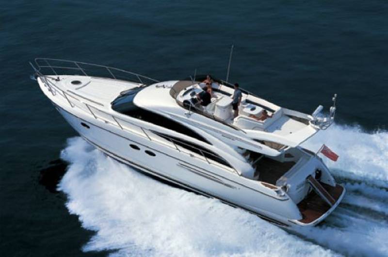 Princess 57 à louer sur le Port de Hyères avec skipper obligatoire