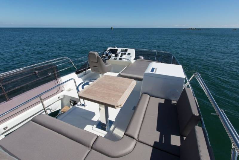 VEDETTE PRESTIGE 420 FLY à vendre à Hyères dans le Var