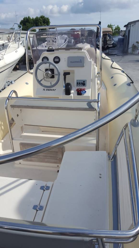 Location bateau semi-rigide CLUBMAN 23 