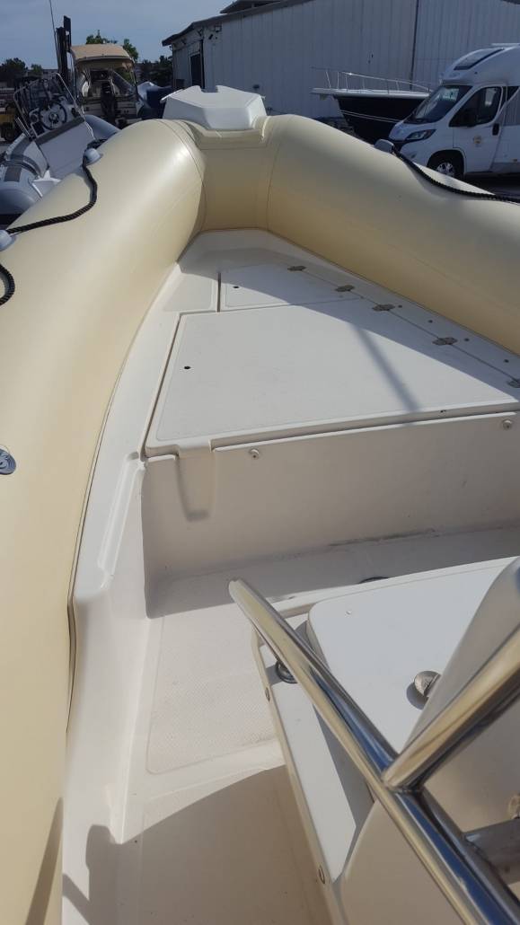 Location bateau semi-rigide CLUBMAN 23 