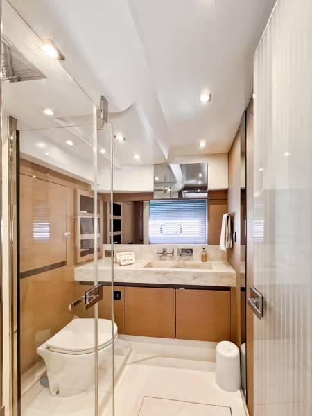 LOCATION A LA JOURNEE OU A LA SEMAINE PRESTIGE 680 FLY 