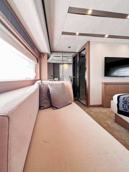 LOCATION A LA JOURNEE OU A LA SEMAINE PRESTIGE 680 FLY 