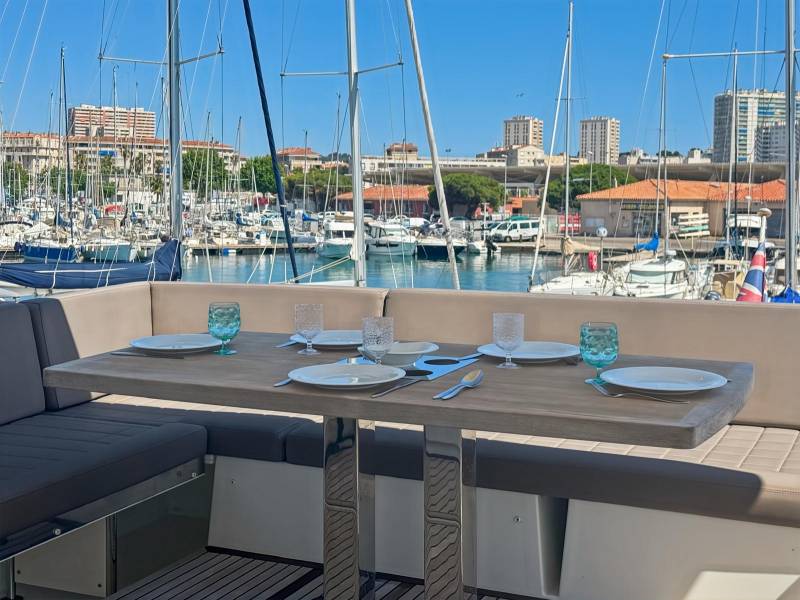 LOCATION A LA JOURNEE OU A LA SEMAINE PRESTIGE 680 FLY 