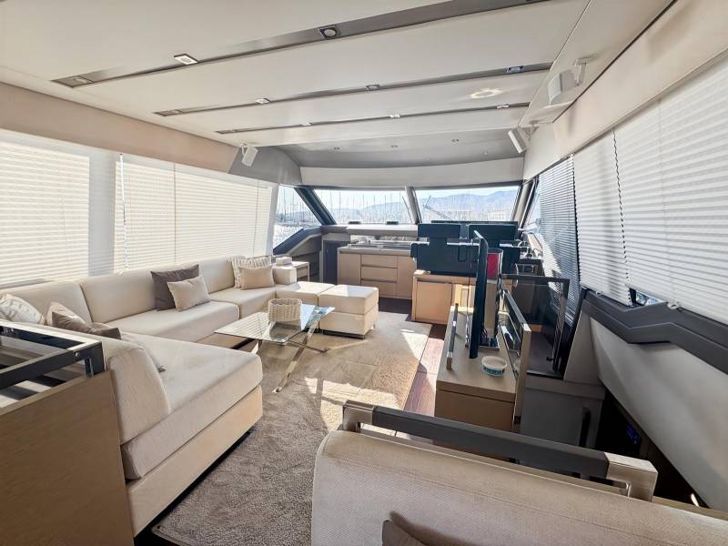 Location à la journée Vedette Prestige 680 