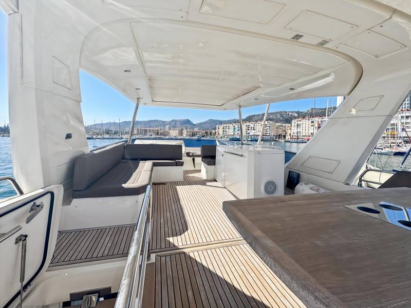 Location à la journée Vedette Prestige 680 