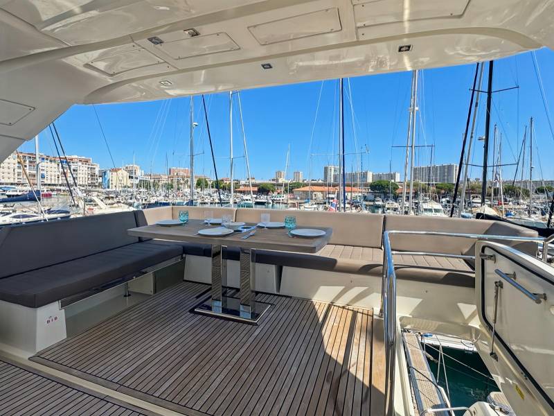 Location à la journée Vedette Prestige 680 