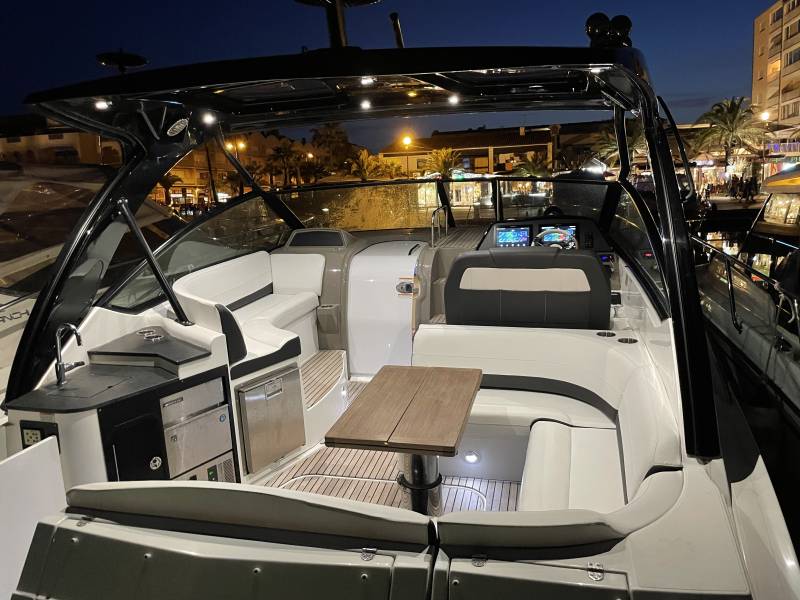 Location vedette Cruiser Yacht 360 Express 