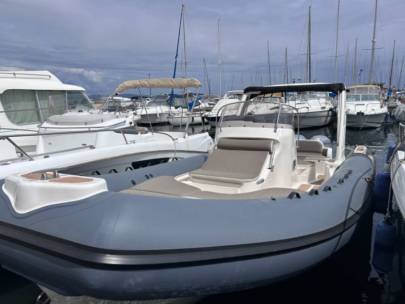 A vendre semi-rigide BWA 29 - 2 x 200 CV à Hyères dans le Var