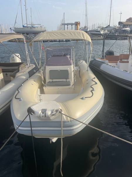 Location bateau semi-rigide CLUBMAN 23 