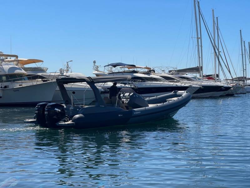 Location bateau semi-rigide STINGHER 32 GT 