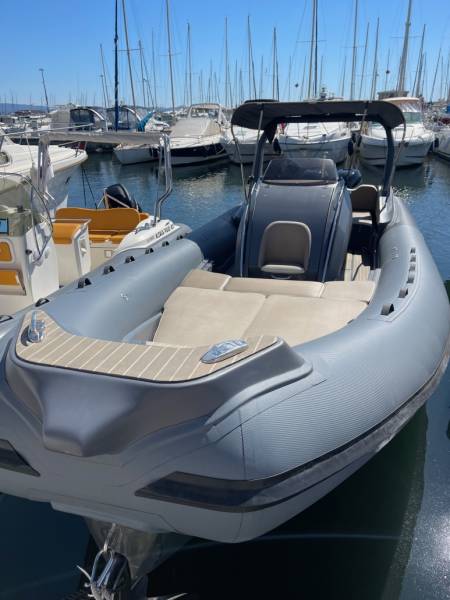 Location bateau semi-rigide STINGHER 32 GT 