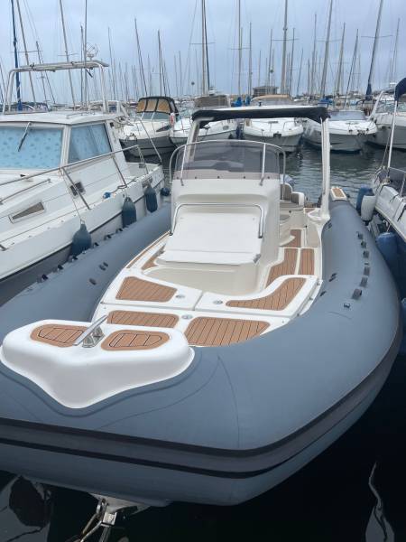 A vendre semi-rigide BWA 29 - 2 x 200 CV à Hyères dans le Var