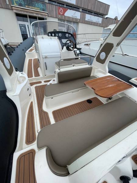 A vendre semi-rigide BWA 29 - 2 x 200 CV à Hyères dans le Var