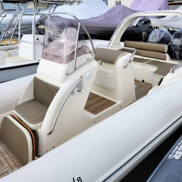 Location bateau semi-rigide à louer NUOVA JOLLY KING 820 