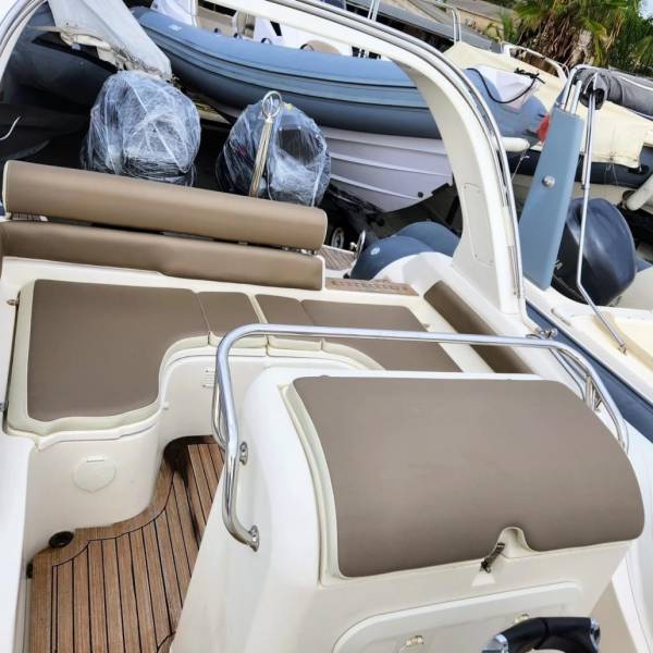Location bateau semi-rigide à louer NUOVA JOLLY KING 820 