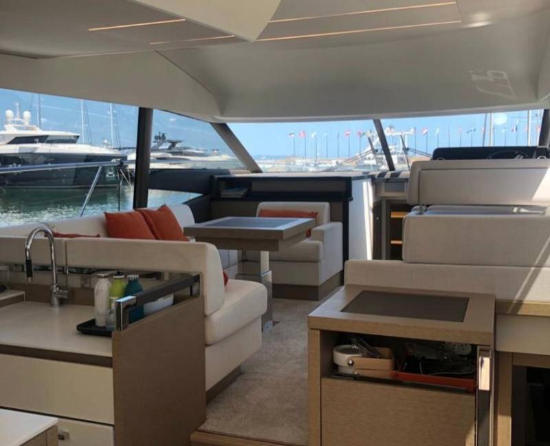 LOCATION VEDETTE PRESTIGE 520 FLY 