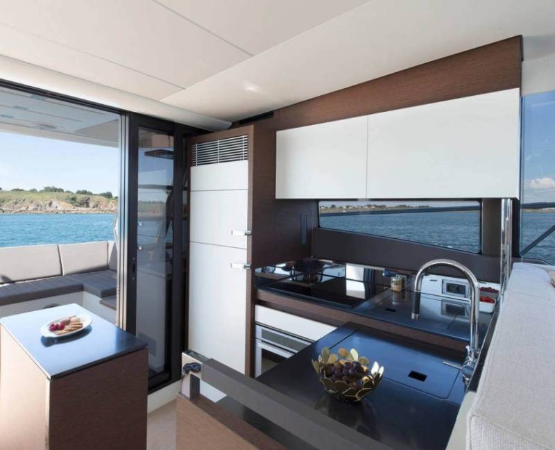 LOCATION VEDETTE PRESTIGE 520 FLY 