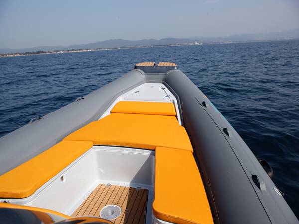 Location bateau semi-rigide STINGHER 30 GT 