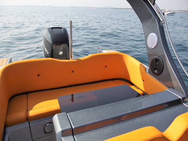 Location bateau semi-rigide STINGHER 30 GT 