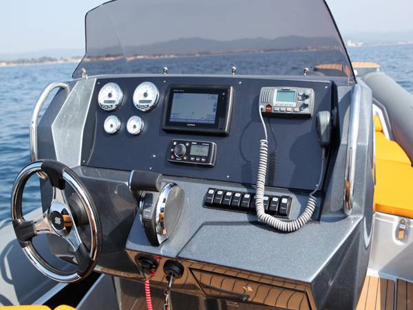 Location bateau semi-rigide STINGHER 30 GT 