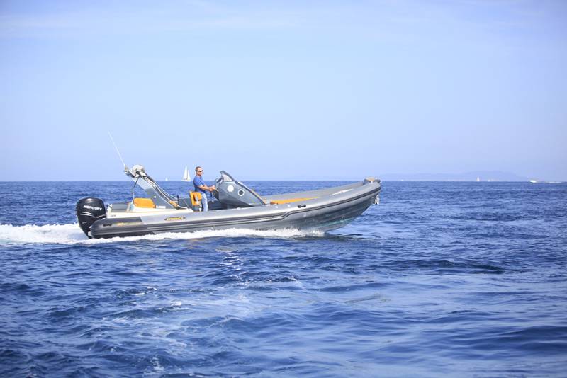 Location bateau semi-rigide STINGHER 30 GT 