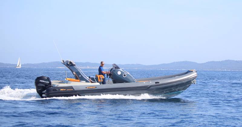 Location bateau semi-rigide STINGHER 30 GT 