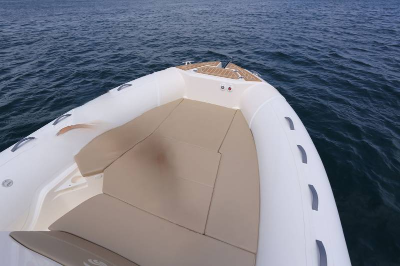 Location semi-rigide Capelli Tempest 800 Sun 