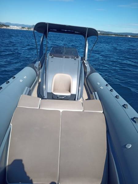 Location bateau semi-rigide STINGHER 32 GT 