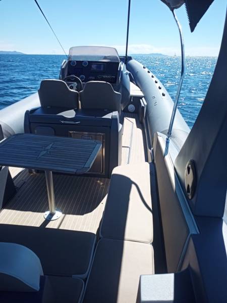 Location bateau semi-rigide STINGHER 32 GT 
