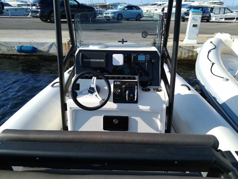 Location bateau semi-rigide Brig Navigator 24 