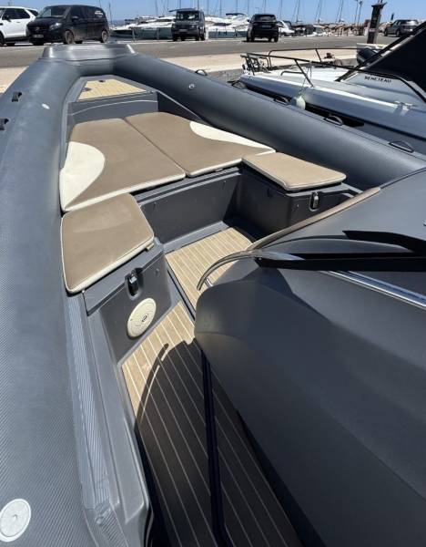 Location bateau semi-rigide STINGHER 32 GT 