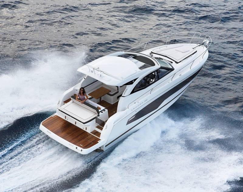 LOCATION VEDETTE LEADER 36 